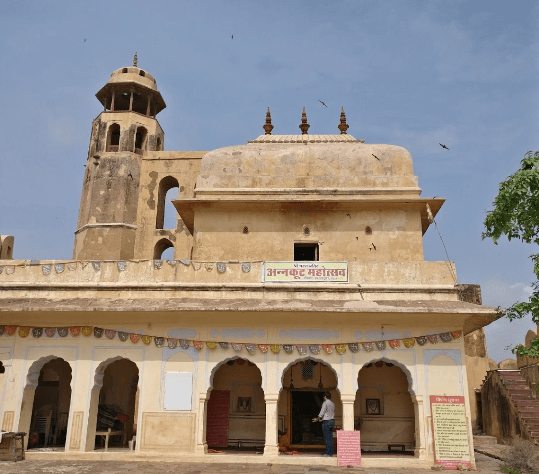 Inside of Charan Mandir in Jaipur near Nahargarh