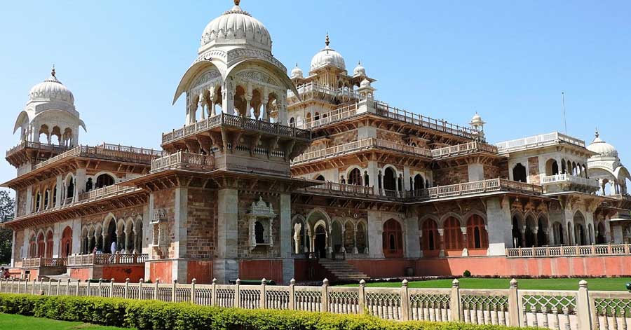 Albert Hall Museum in Jaipur is a must-visit for people interested in knowing the rich heritage of this museum. 